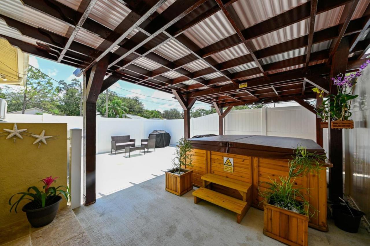 Paradise In Brandon With Luxurious 6 Person Spa Exterior foto